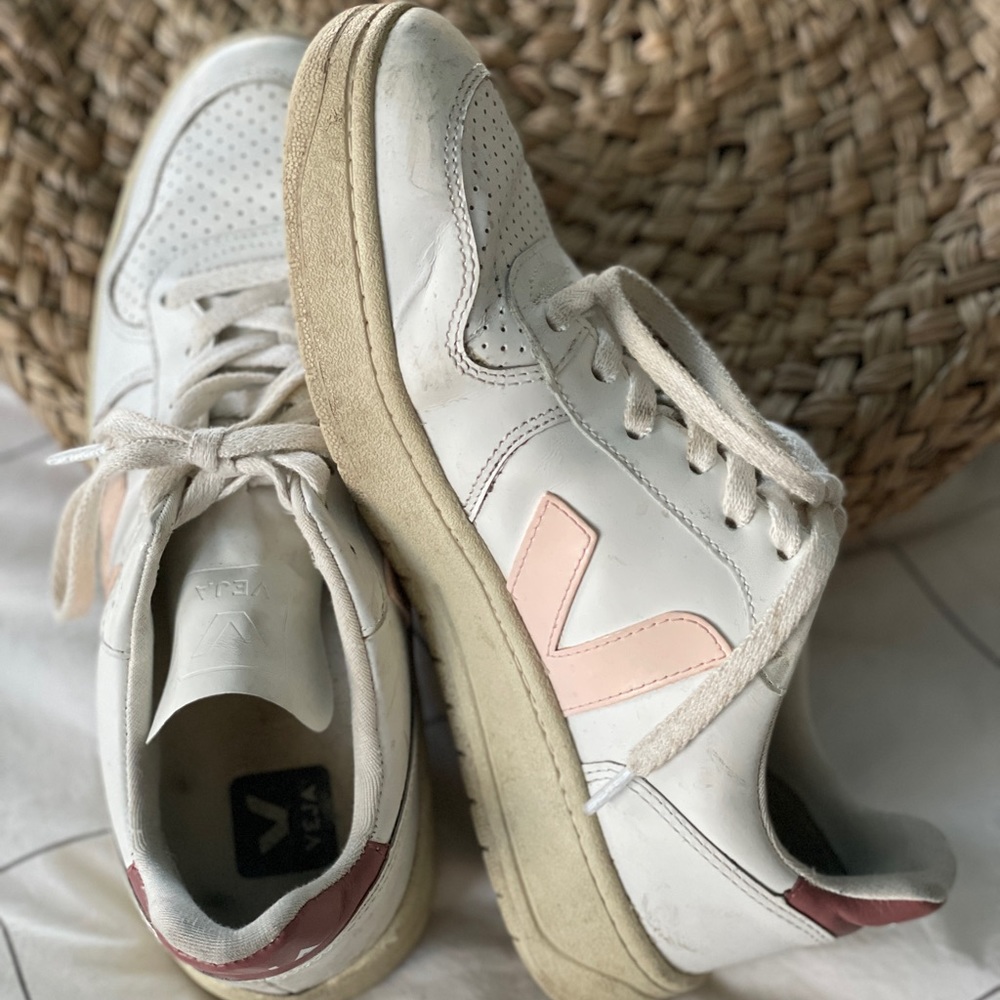 VEJA Leather V-10 White and petal sneakers